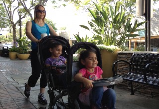 MeLisa-Lomelino-walking-her-daughters